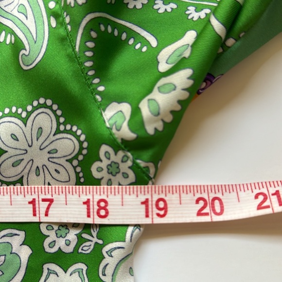 ZARA. Women’s Medium Multicolored Blouse. Crop top with Bell Sleeve. Sat… - Picture 15 of 15